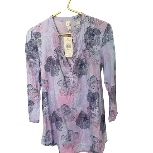 Lucy Floral Top M – Henley, Cotton, 3/4 Sleeve, NWT - Picture 2 of 9